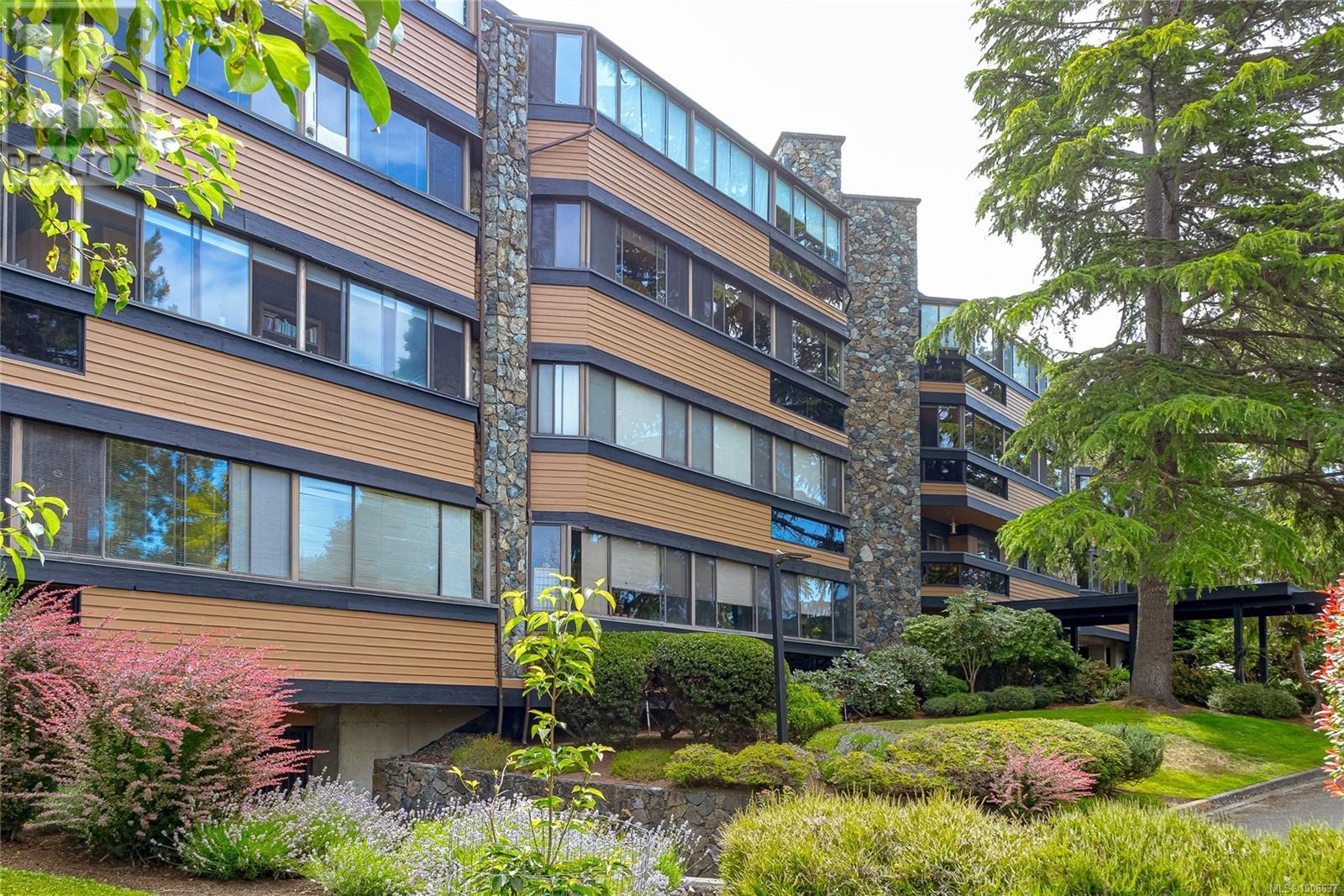 304 1106 Glenora Pl, Saanich