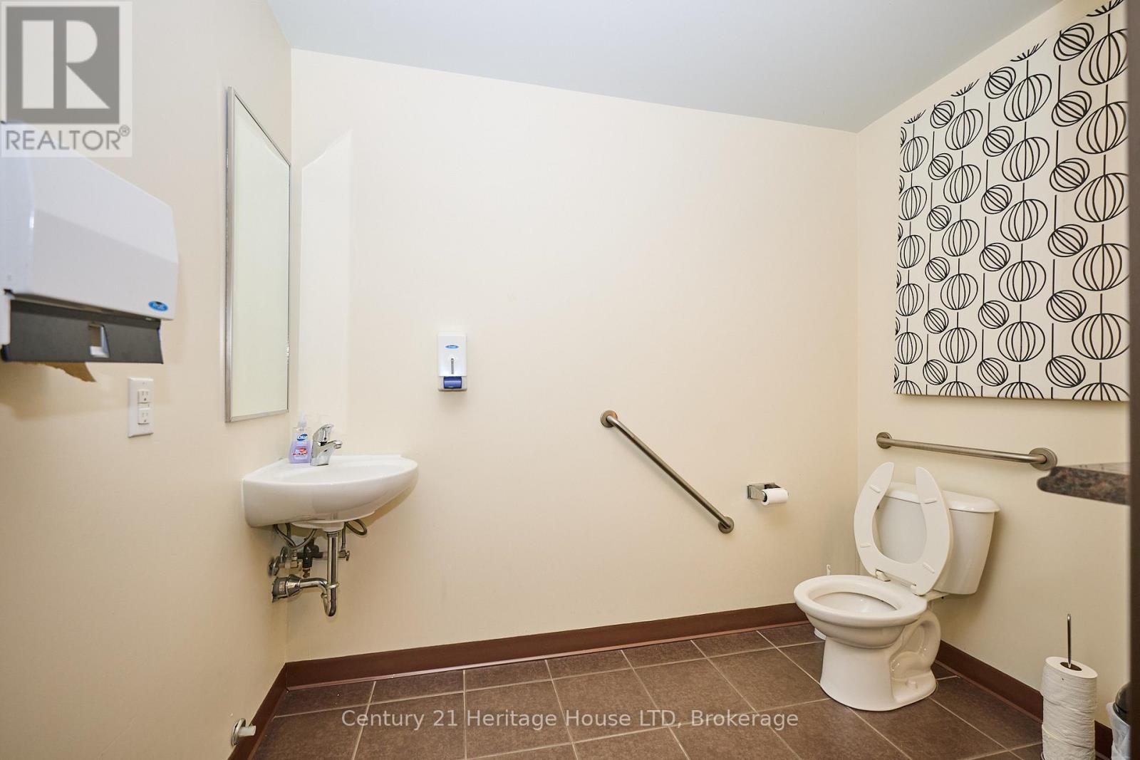 Photo 18 of 8 1267 Garrison Road, Fort Erie ON