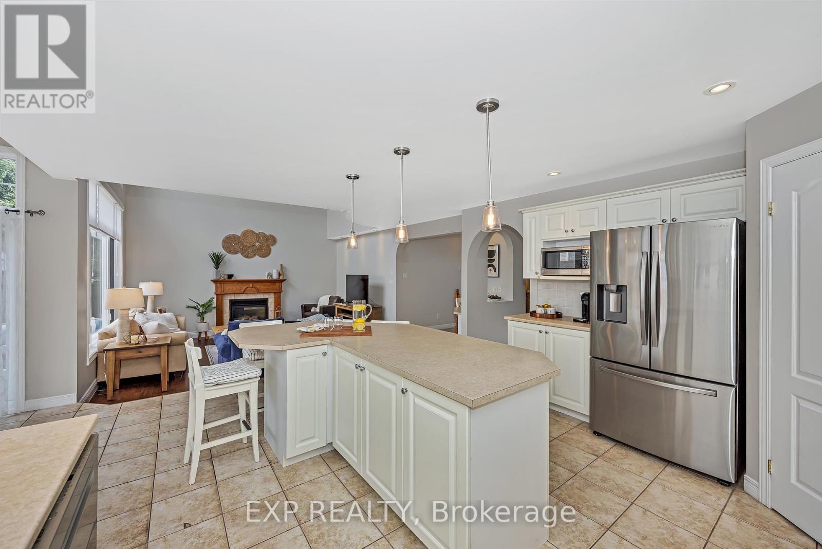 Photo 13 of 3722 Mountain Meadows Crescent N, Ottawa ON