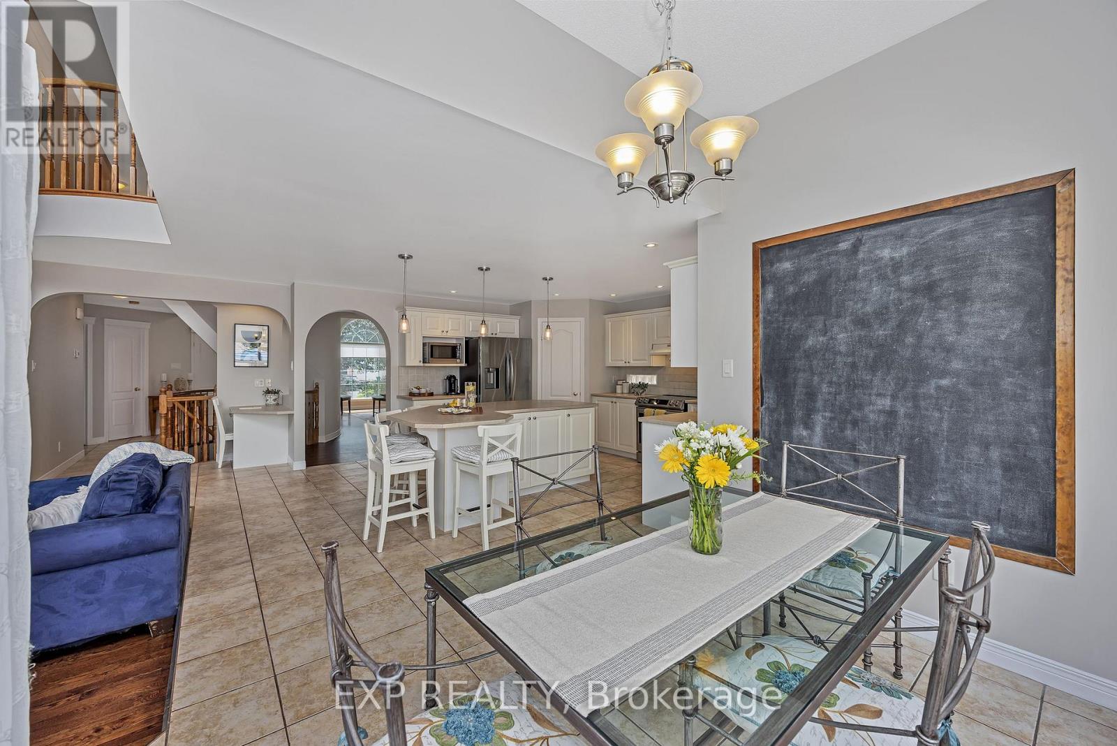 Photo 17 of 3722 Mountain Meadows Crescent N, Ottawa ON