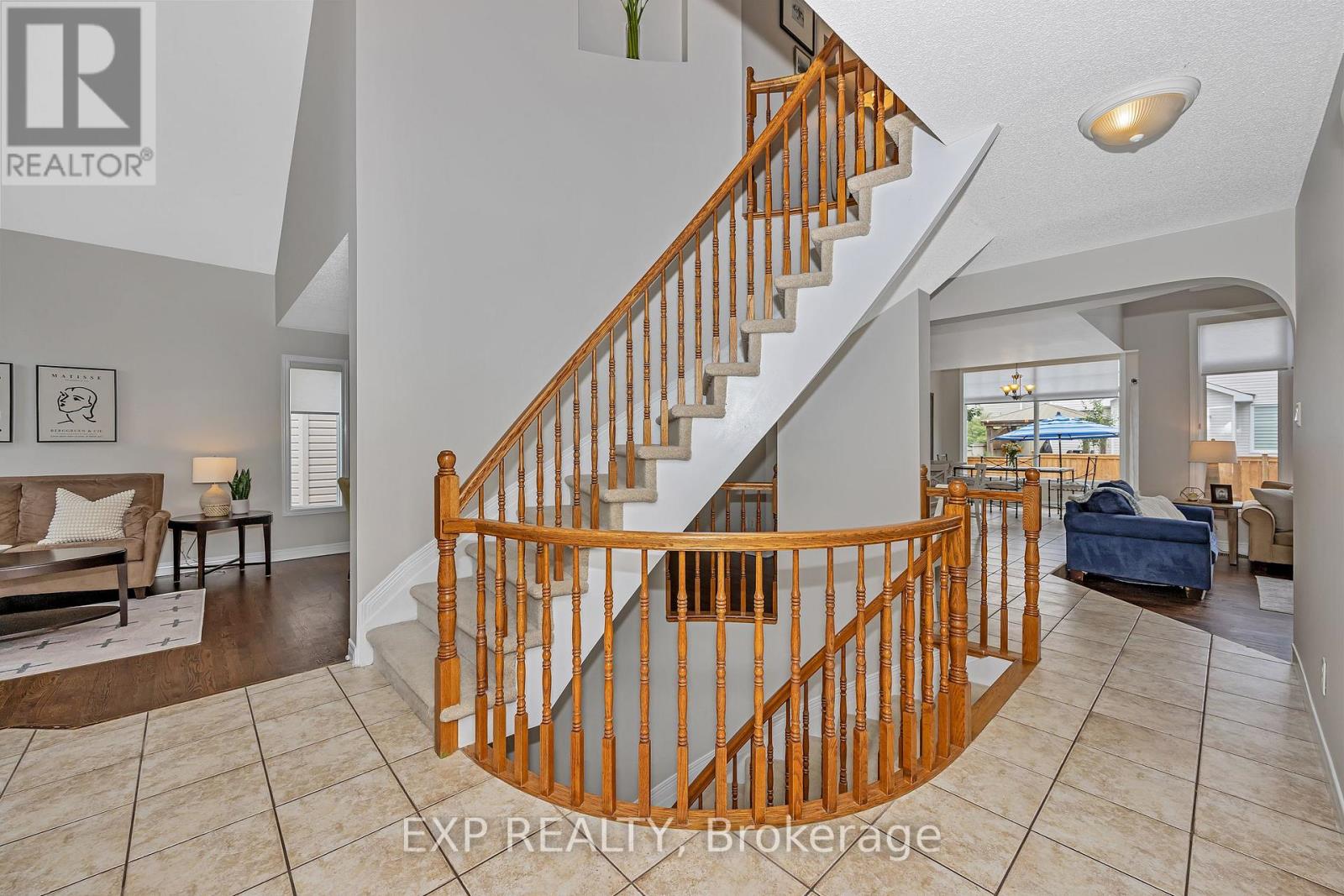 Photo 9 of 3722 Mountain Meadows Crescent N, Ottawa ON