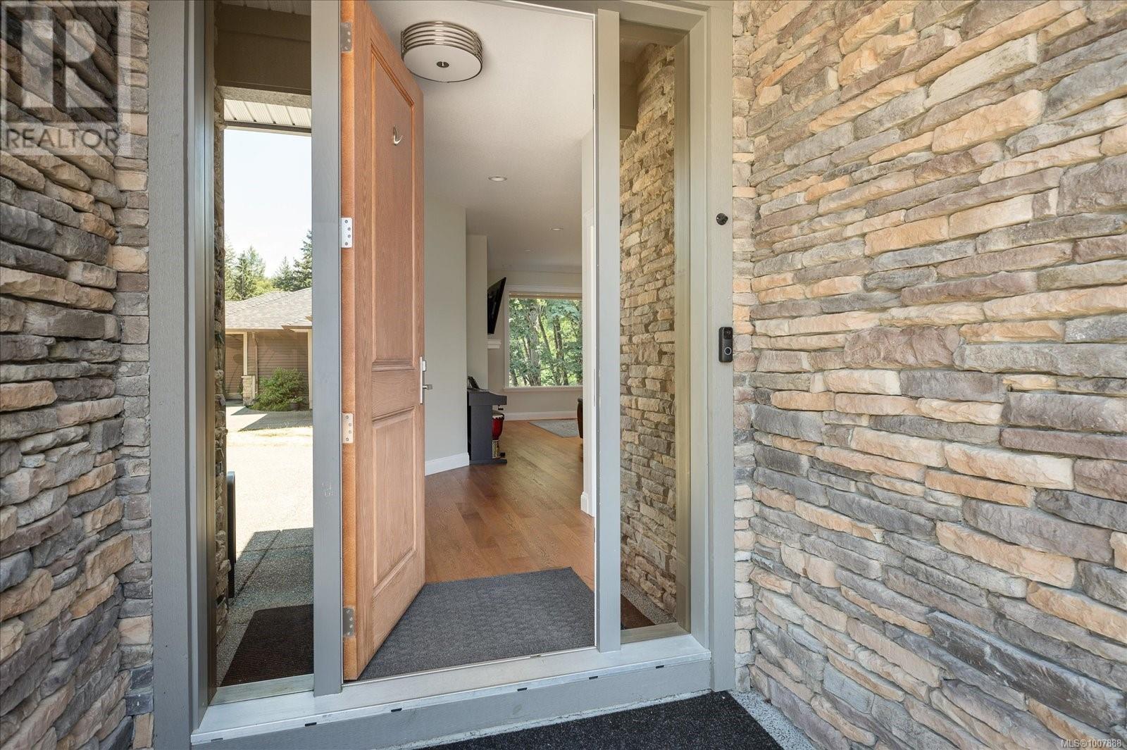 Photo 4 of 7 313 Holland Creek Pl, Ladysmith BC