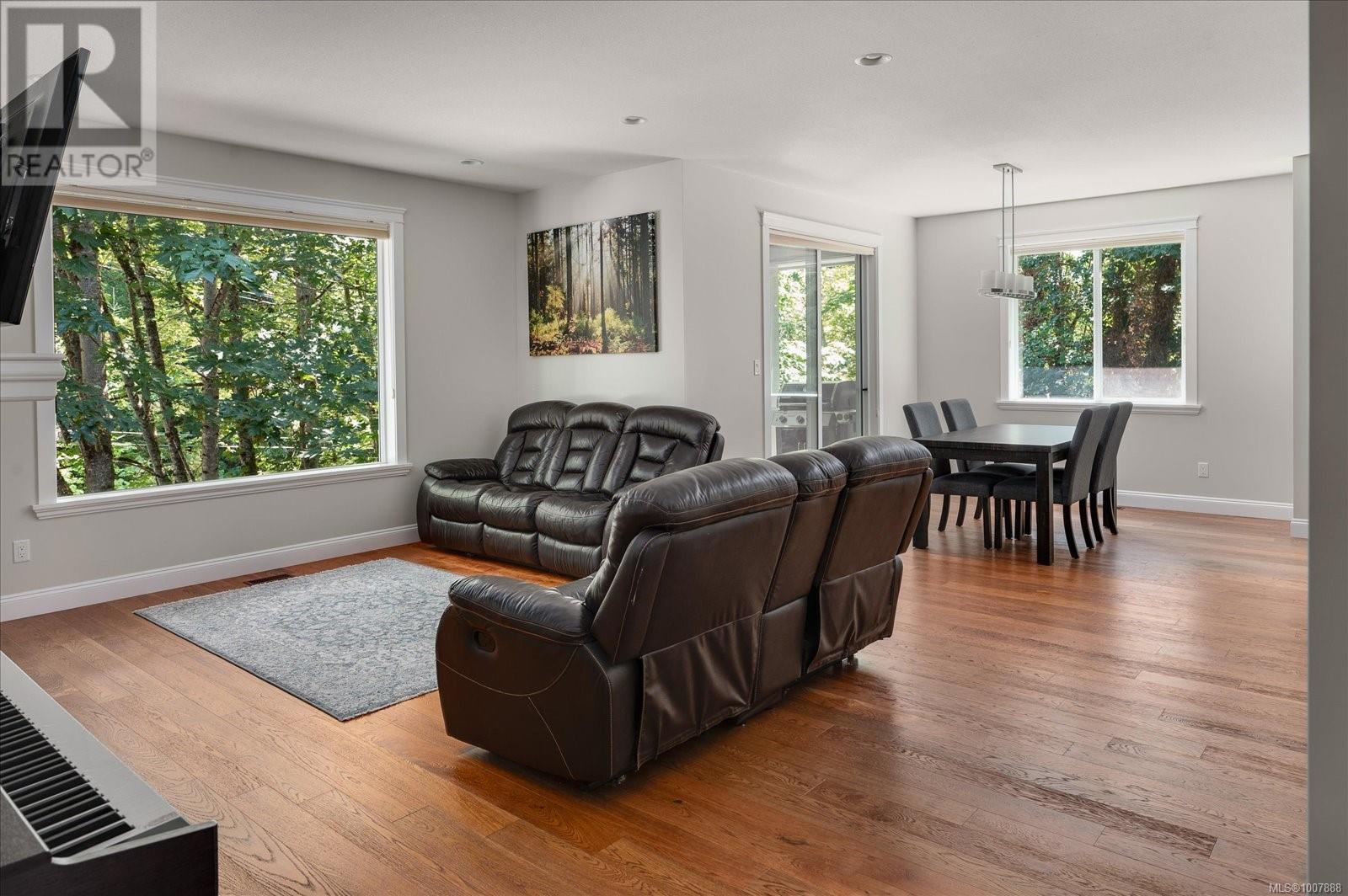 Photo 6 of 7 313 Holland Creek Pl, Ladysmith BC