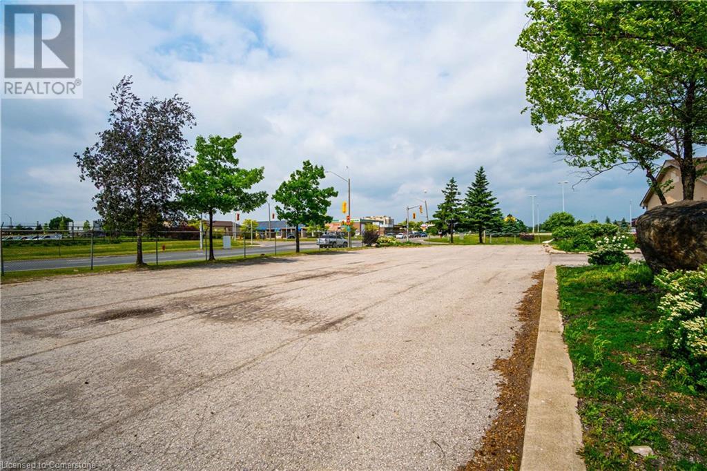 Photo 4 of 1625 Stone Church Road E, Hamilton ON