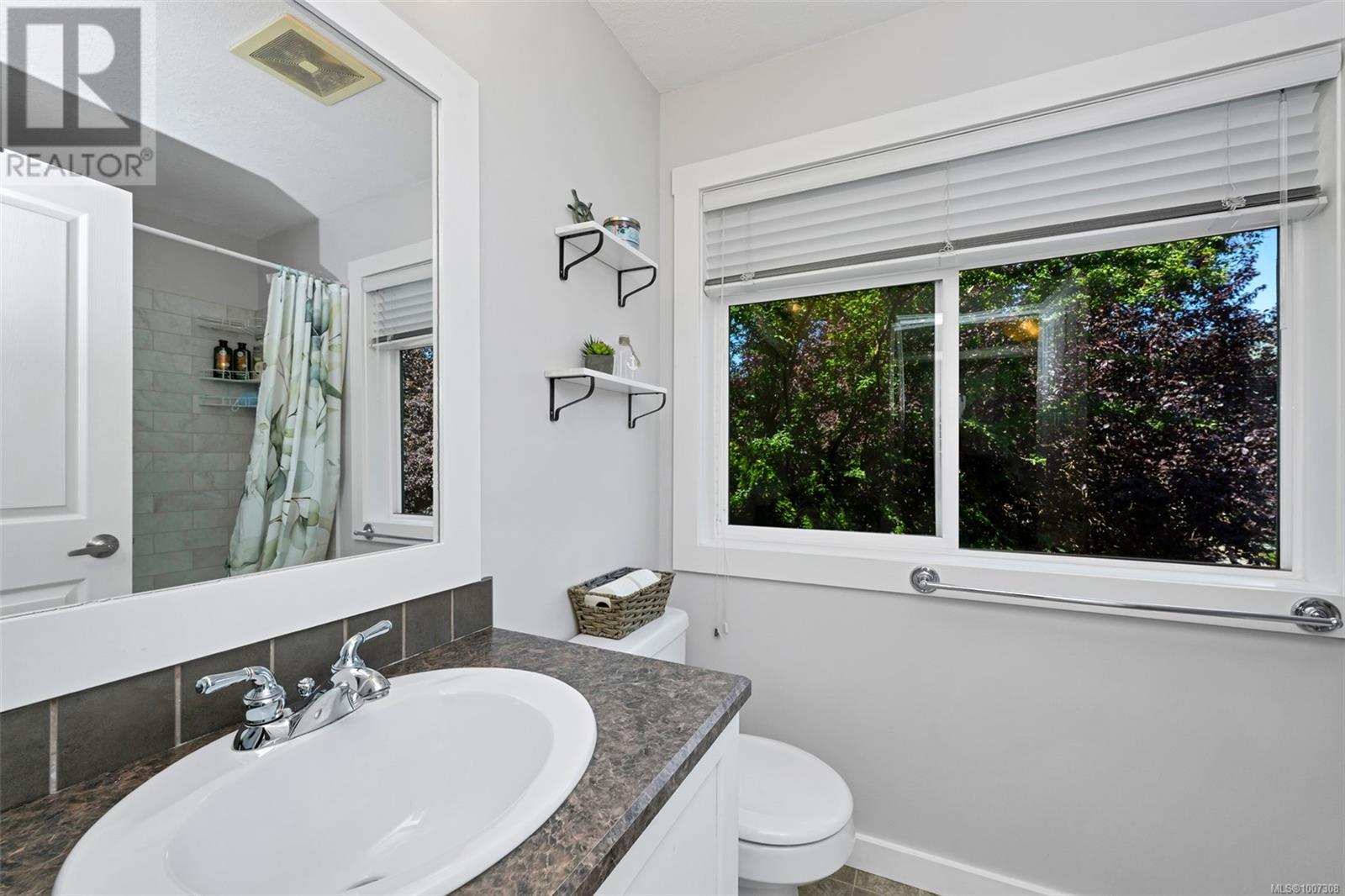 Photo 5 of 6297 Averill Dr, Duncan BC