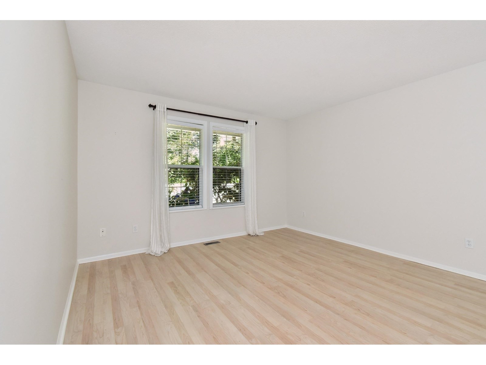 Photo 13 of 1 21848 50 Avenue, Langley BC