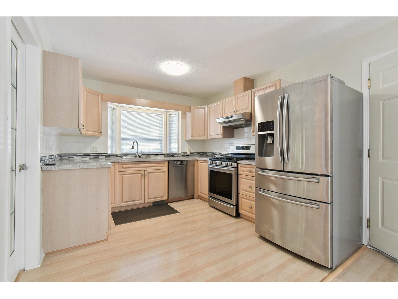 Photo 8 of 1 21848 50 Avenue, Langley BC