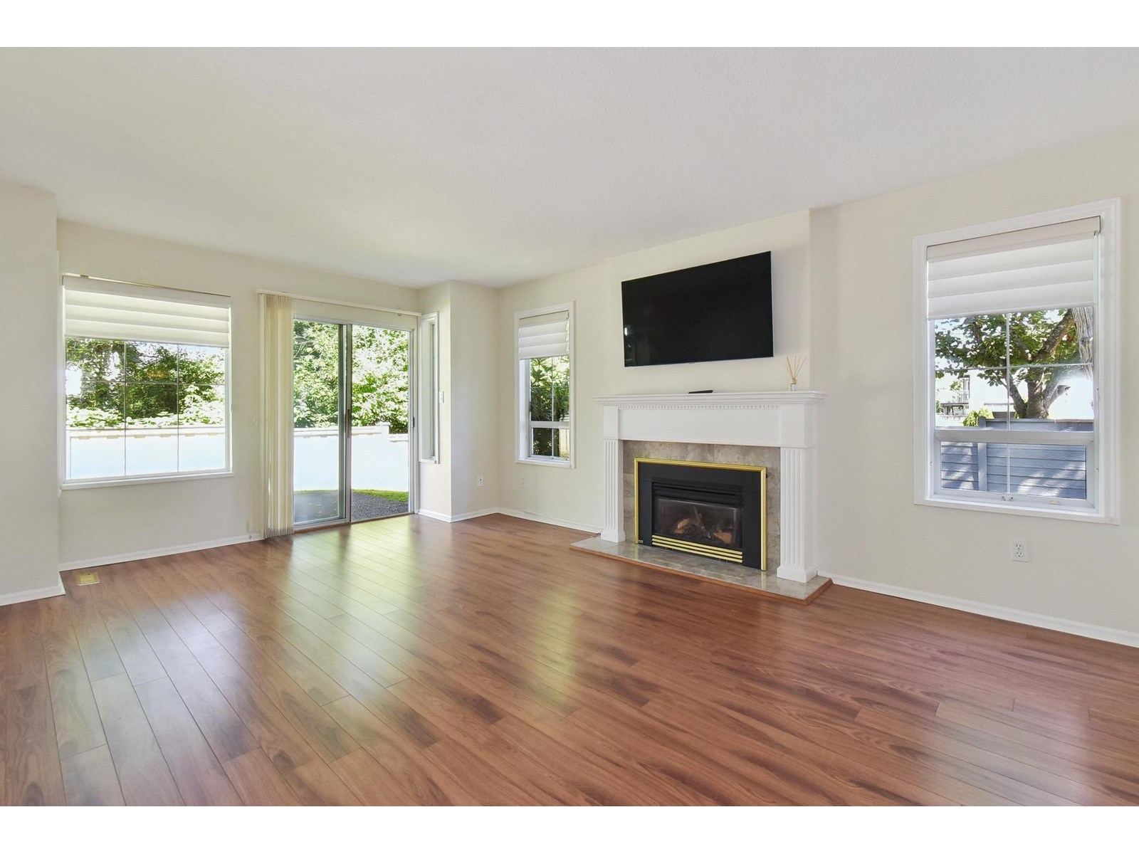 Photo 4 of 1 21848 50 Avenue, Langley BC