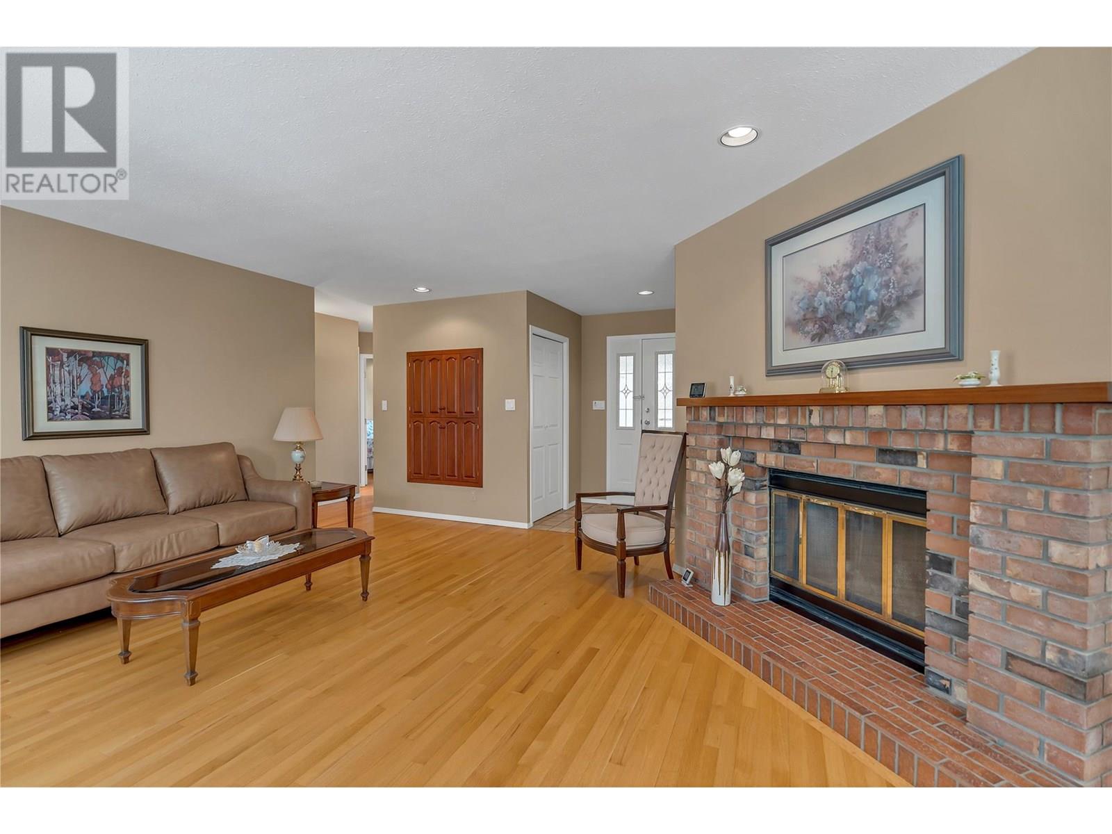 11915 Jubilee Road W, Summerland