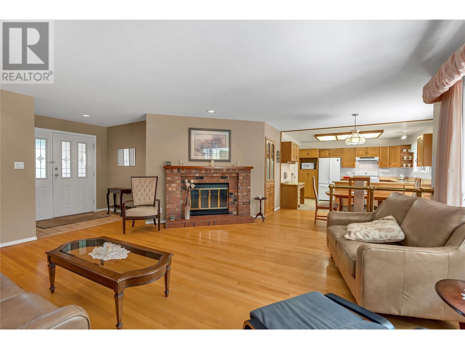 11915 Jubilee Road W, Summerland