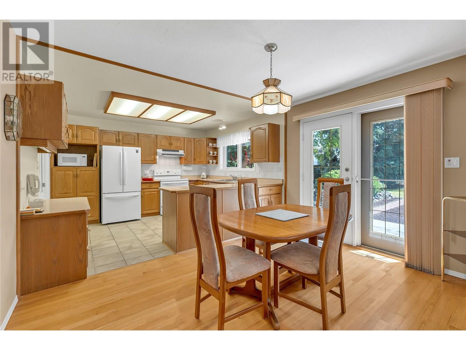 11915 Jubilee Road W, Summerland