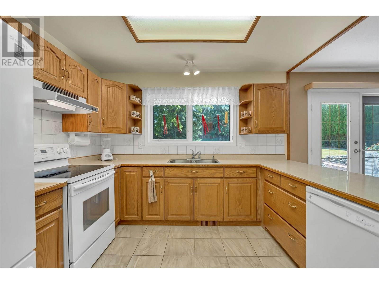 11915 Jubilee Road W, Summerland