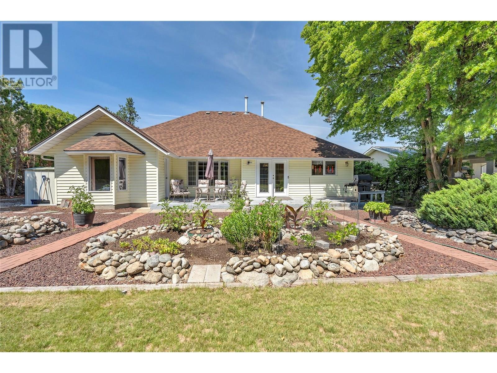11915 Jubilee Road W, Summerland