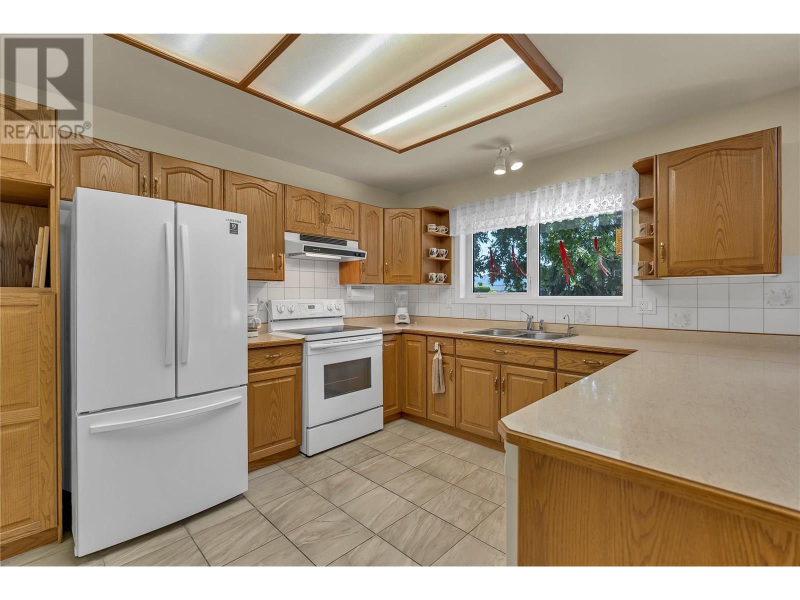 11915 Jubilee Road W, Summerland