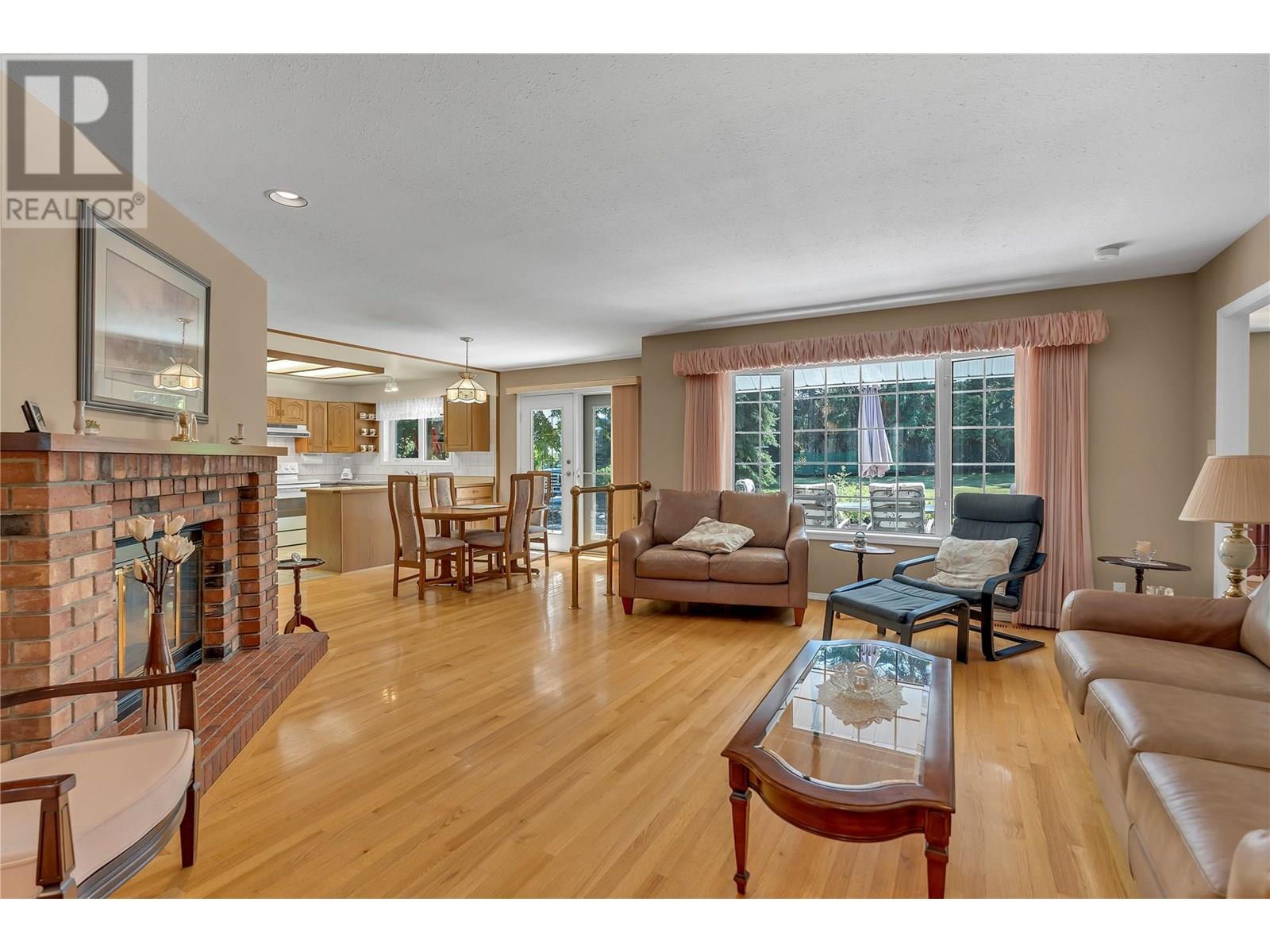 11915 Jubilee Road W, Summerland
