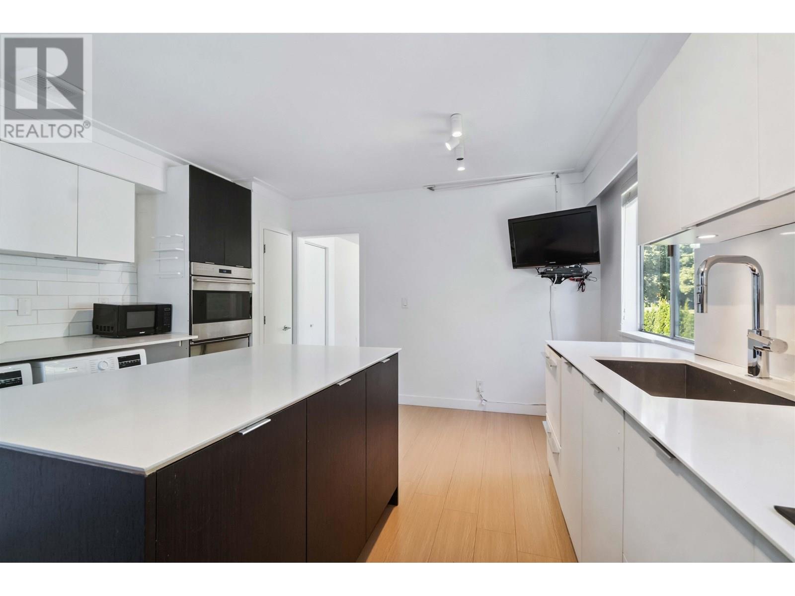 Photo 12 of 1825 Skeena Street, Vancouver BC