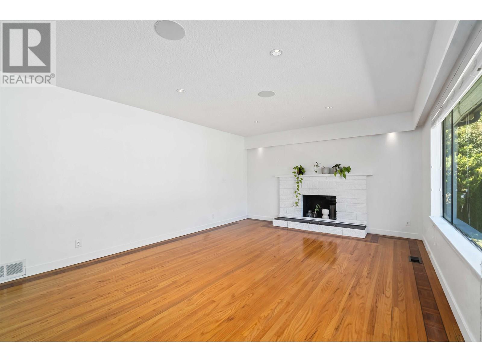 Photo 6 of 1825 Skeena Street, Vancouver BC