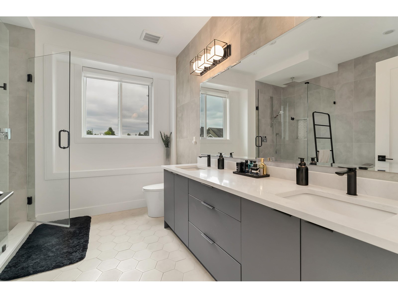Photo 15 of 7299 200 A Street, Langley BC