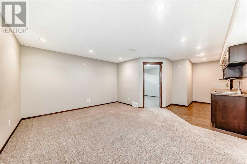 Single Family House for Sale in  Everbrook Drive SW Evergreen Calgary 
