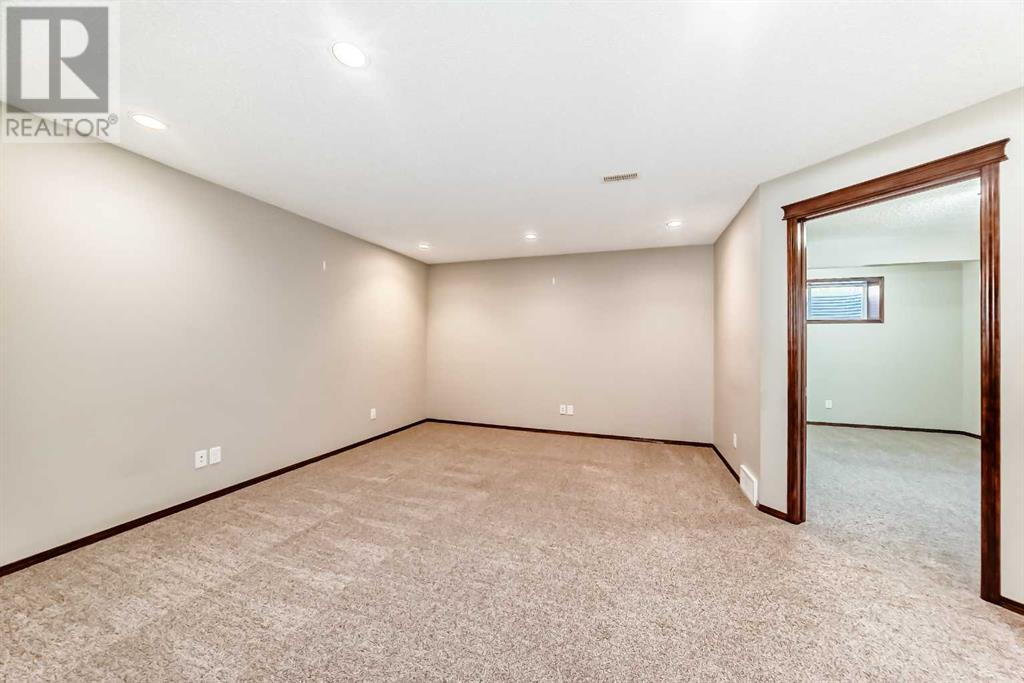 Single Family House for Sale in  Everbrook Drive SW Evergreen Calgary 