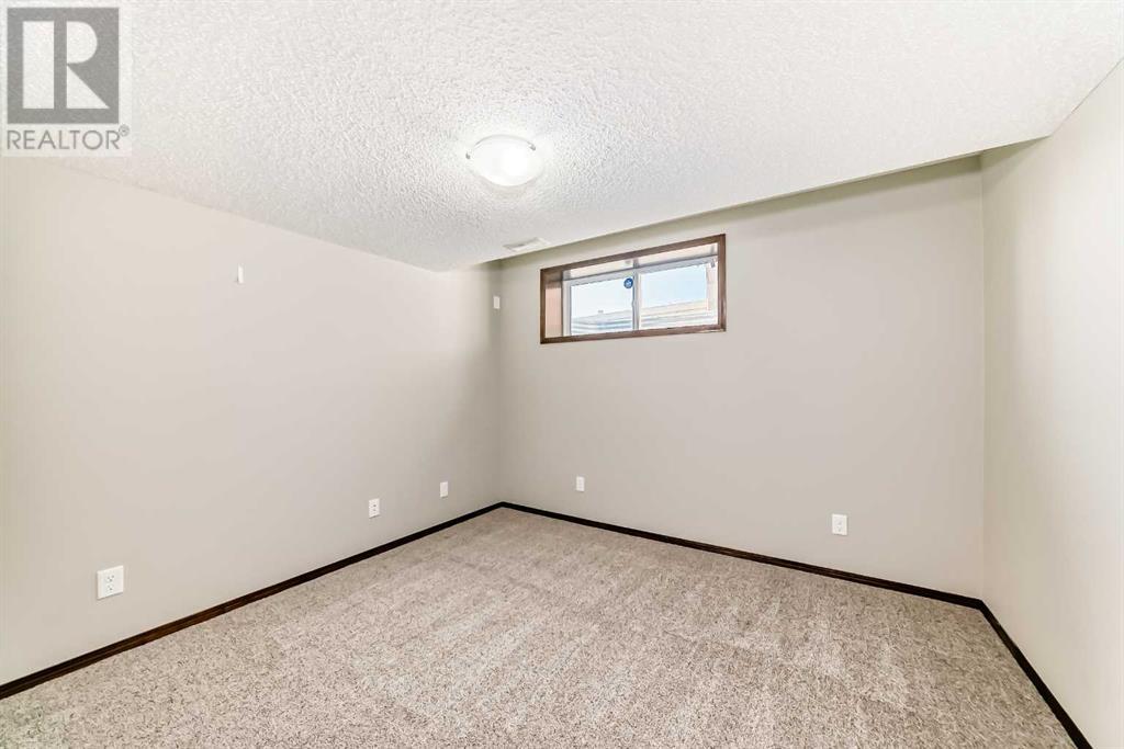 Single Family House for Sale in  Everbrook Drive SW Evergreen Calgary 