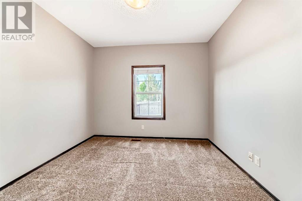 Single Family House for Sale in  Everbrook Drive SW Evergreen Calgary 