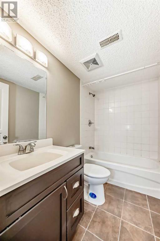 Single Family House for Sale in  Everbrook Drive SW Evergreen Calgary 