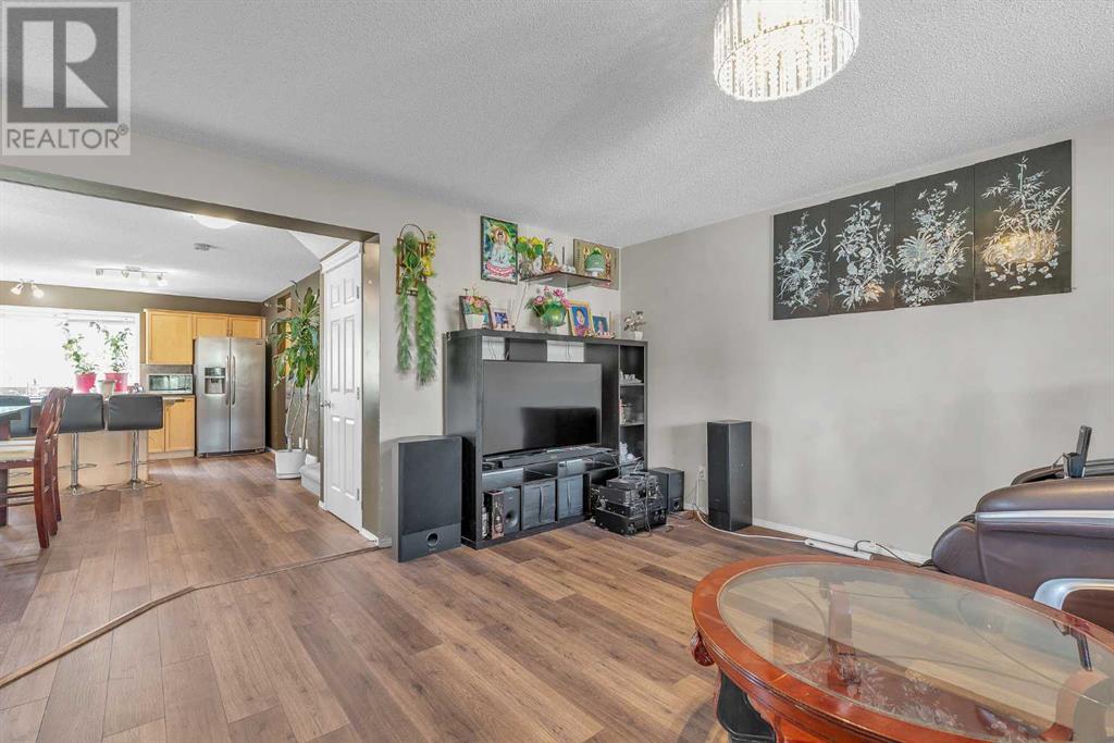 Single Family House for Sale in  Evermeadow Avenue S Evergreen Calgary 