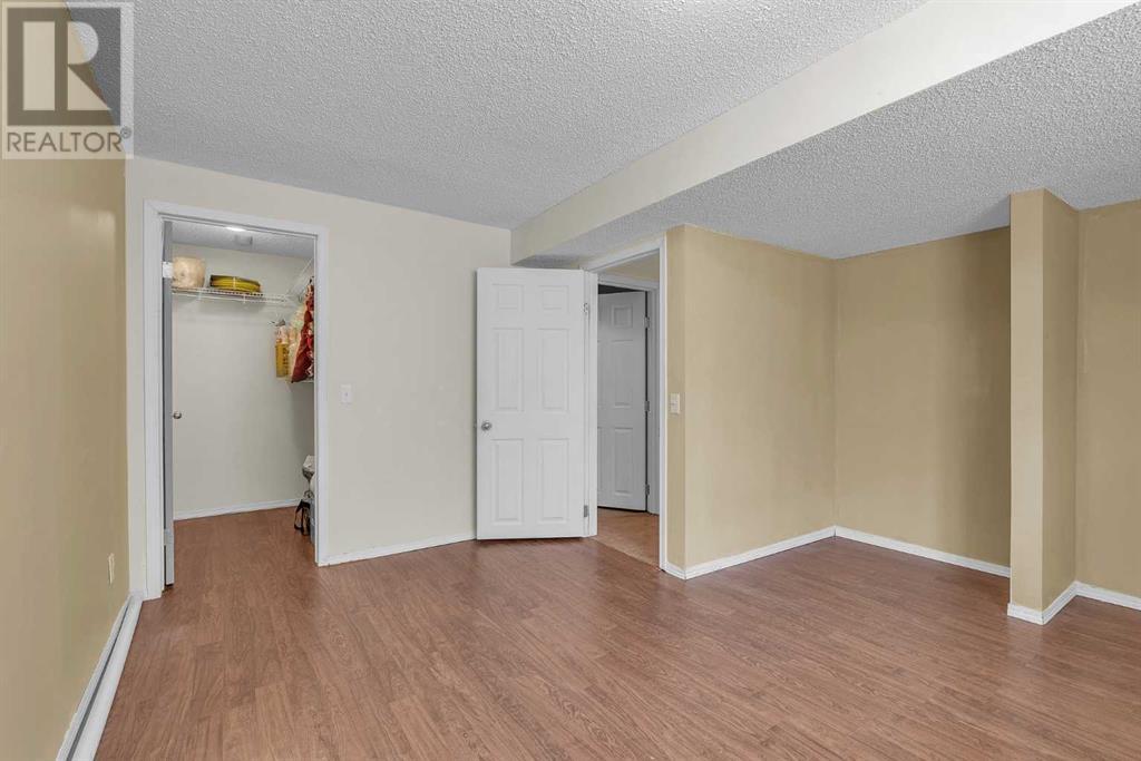 Single Family House for Sale in  Evermeadow Avenue S Evergreen Calgary 
