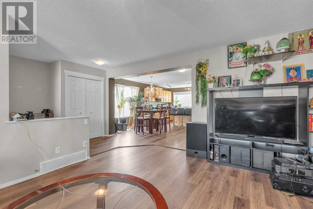 Single Family House for Sale in  Evermeadow Avenue S Evergreen Calgary 