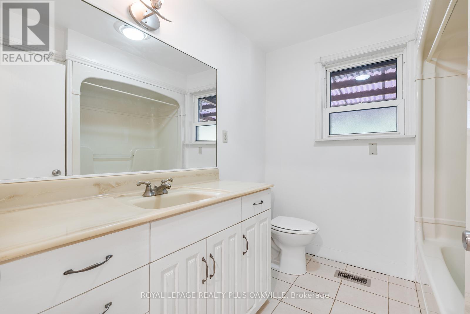 Photo 14 of 467 Anthony Drive, Oakville ON