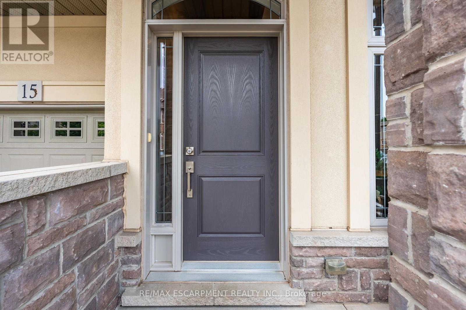 Photo 2 of 15 5056 New Street, Burlington ON