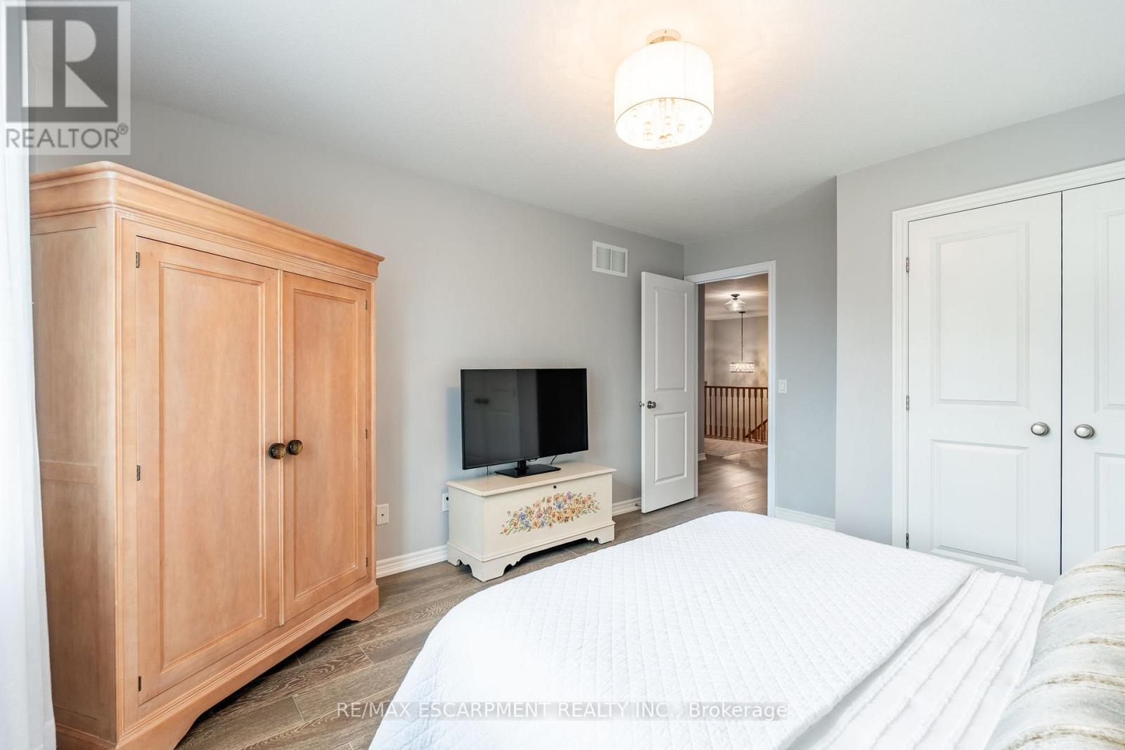 Photo 19 of 15 5056 New Street, Burlington ON