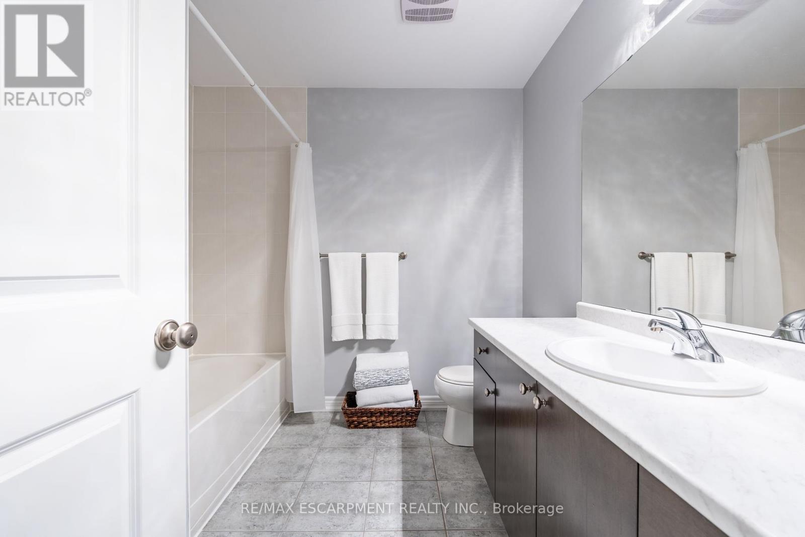 Photo 13 of 15 5056 New Street, Burlington ON