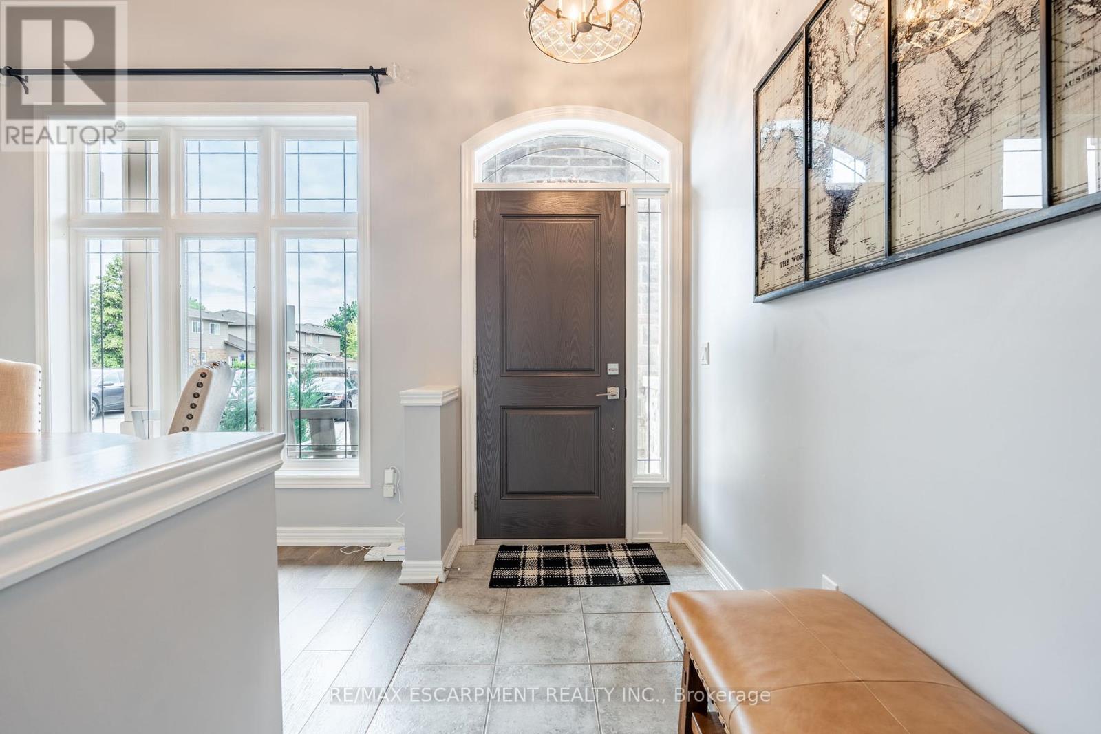 Photo 12 of 15 5056 New Street, Burlington ON