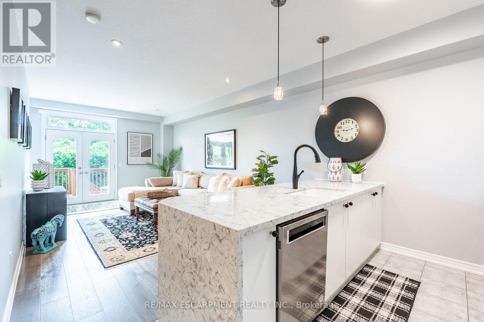 Photo 25 of 15 5056 New Street, Burlington ON