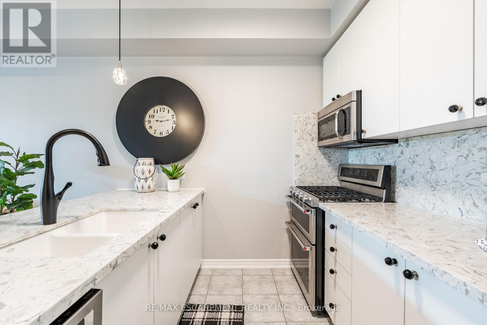 Photo 7 of 15 5056 New Street, Burlington ON
