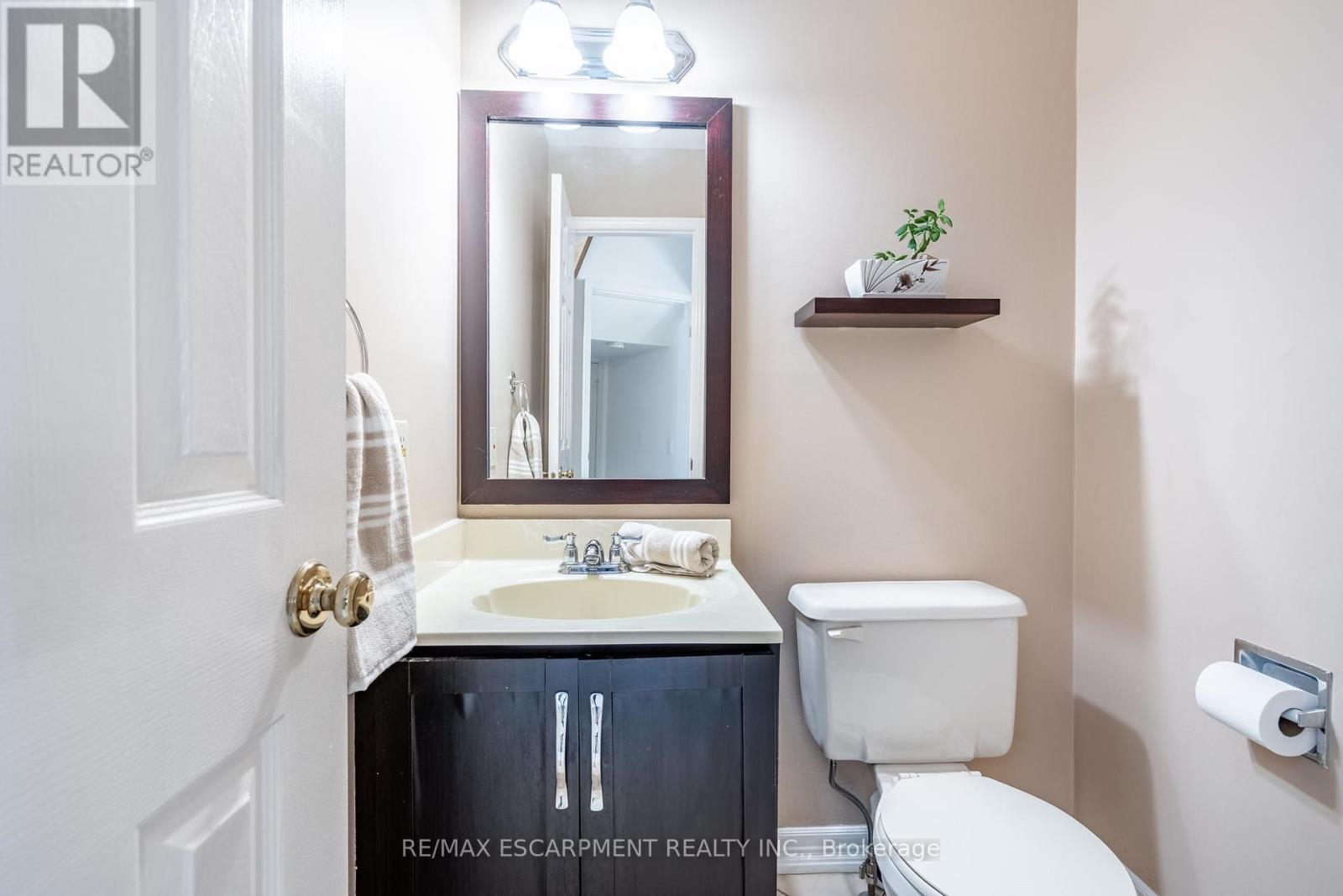 Photo 13 of 7 2155 Duncaster Drive, Burlington ON
