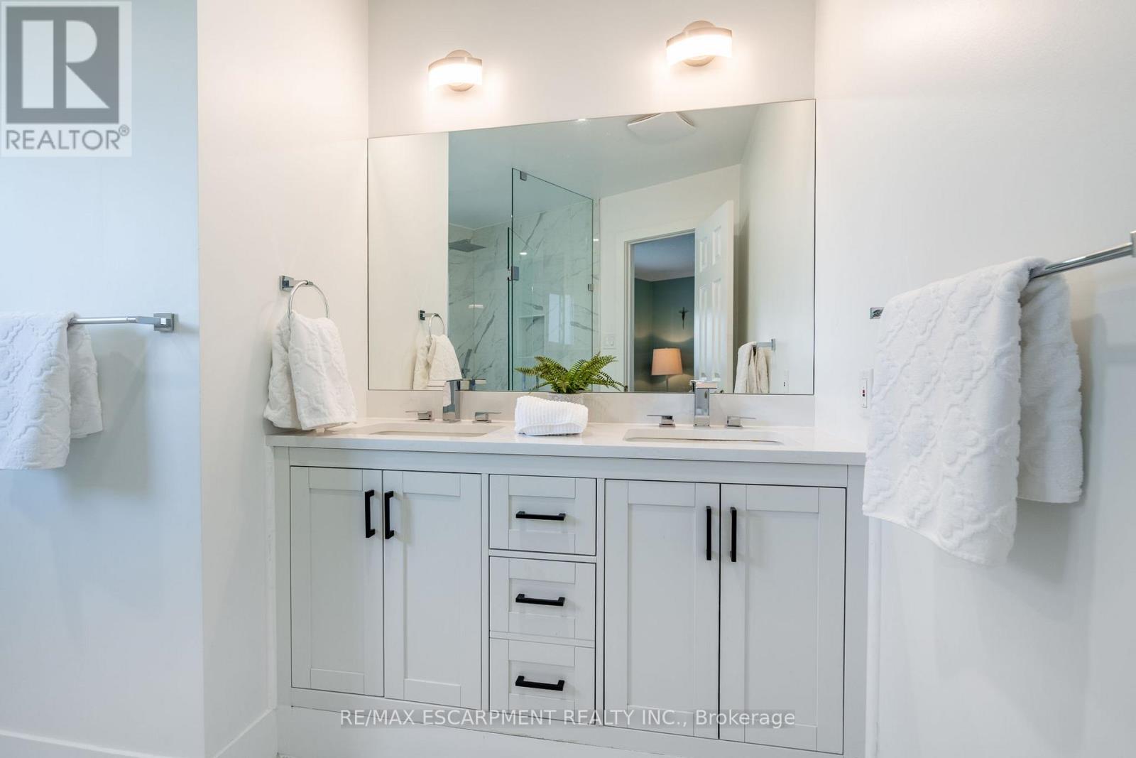 Photo 18 of 7 2155 Duncaster Drive, Burlington ON