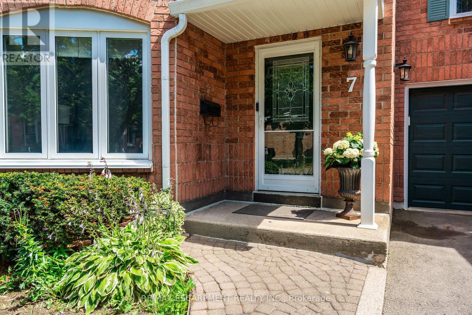 Photo 2 of 7 2155 Duncaster Drive, Burlington ON