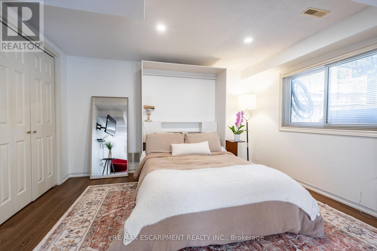 Photo 32 of 7 2155 Duncaster Drive, Burlington ON