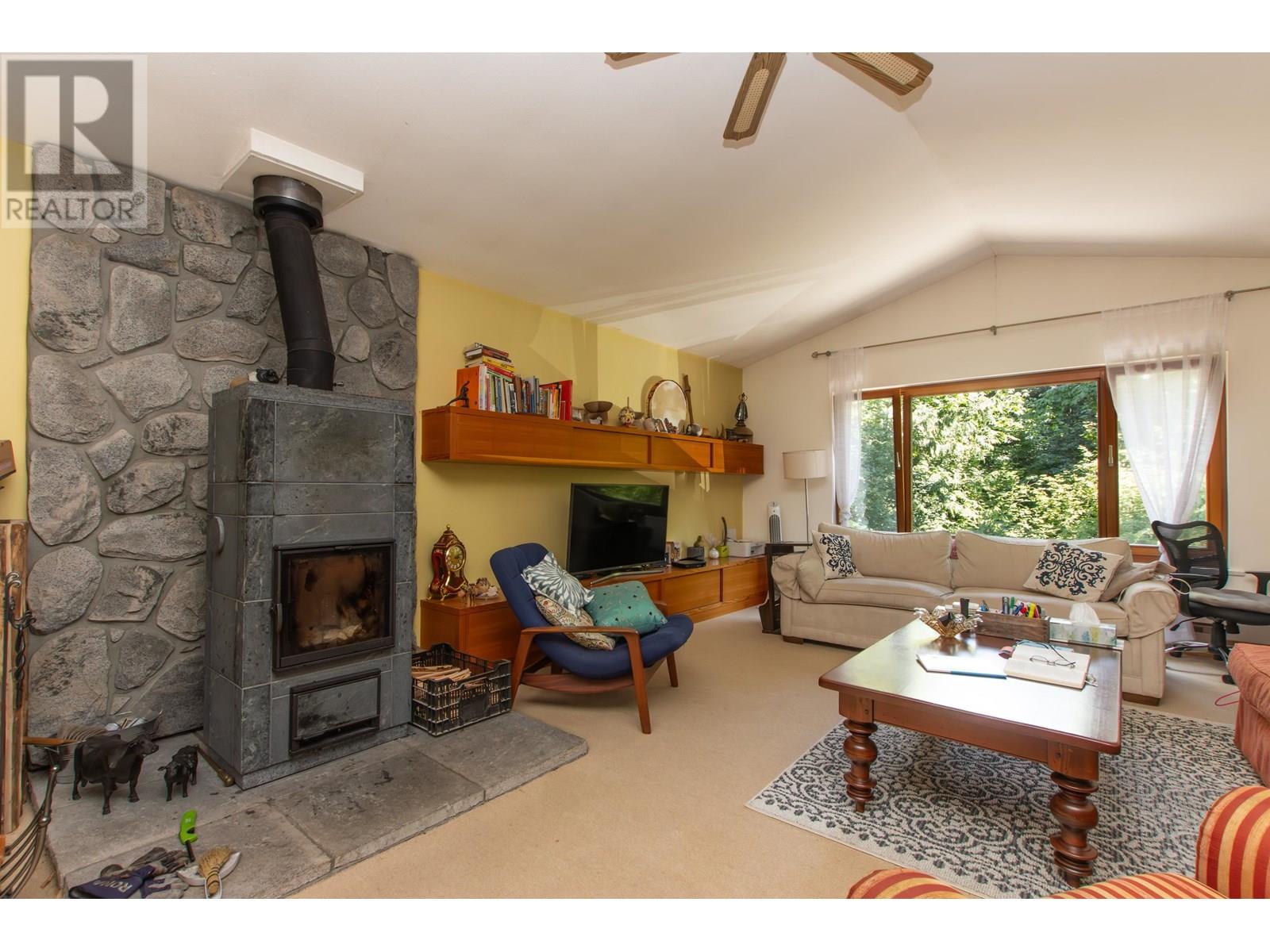 5071 PARADISE VALLEY ROAD, Squamish