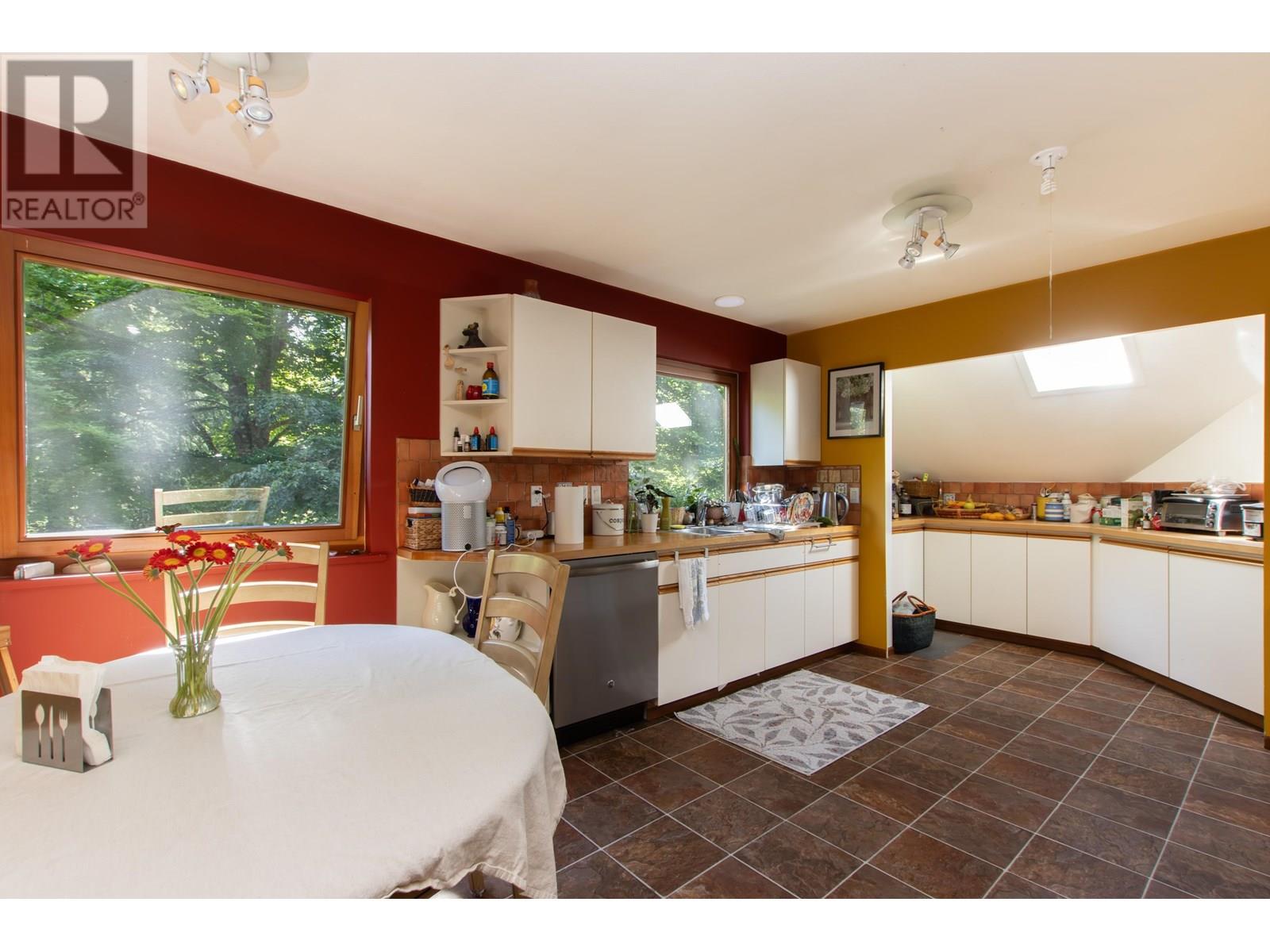 5071 PARADISE VALLEY ROAD, Squamish