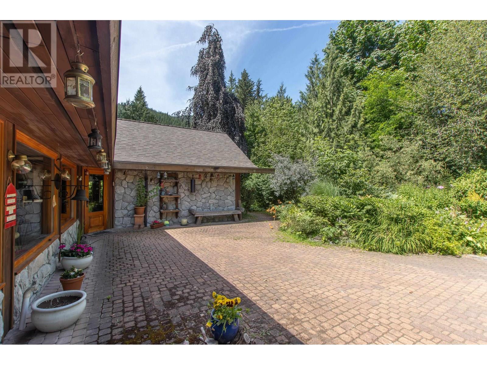 5071 PARADISE VALLEY ROAD, Squamish