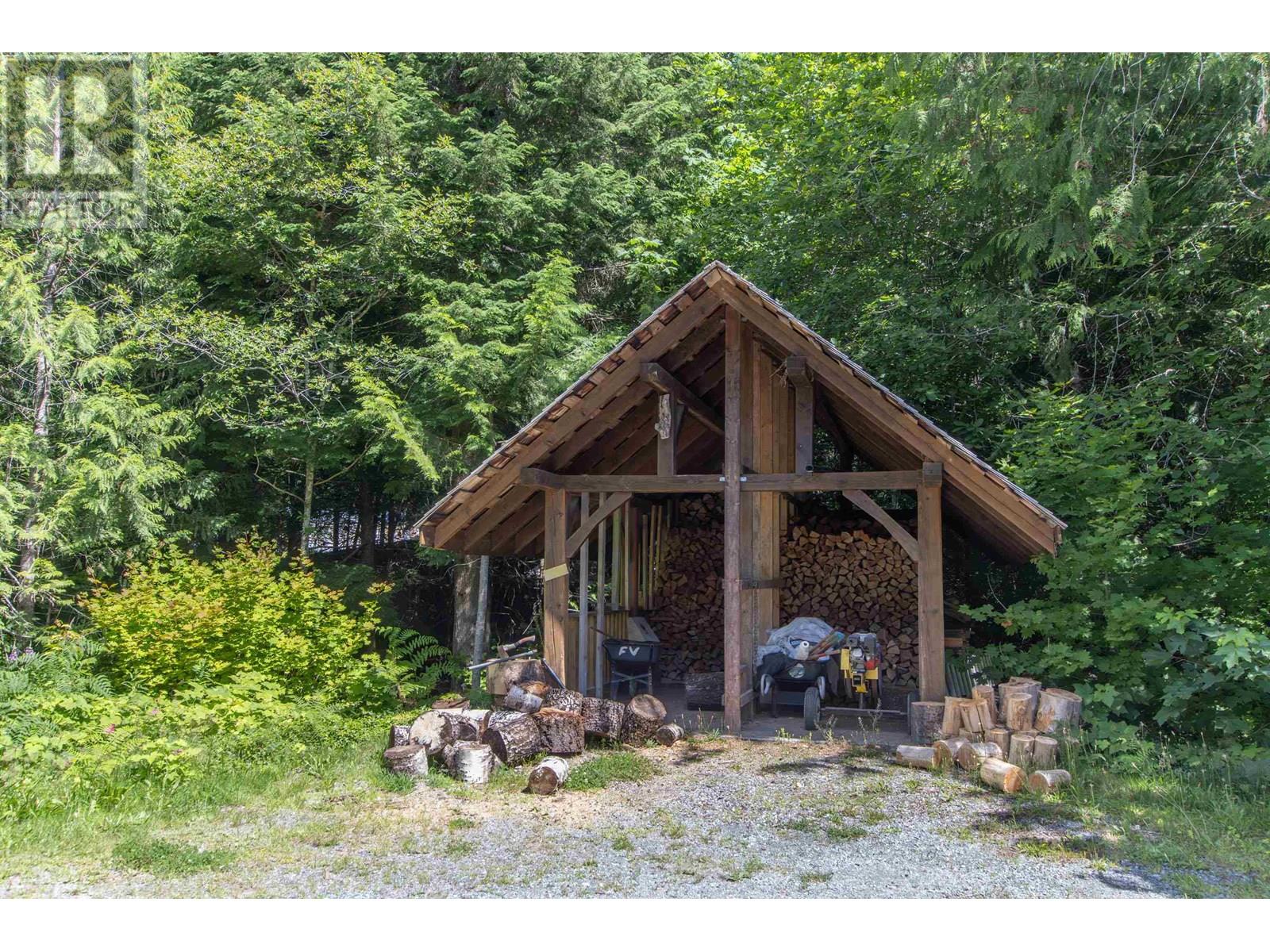 5071 PARADISE VALLEY ROAD, Squamish