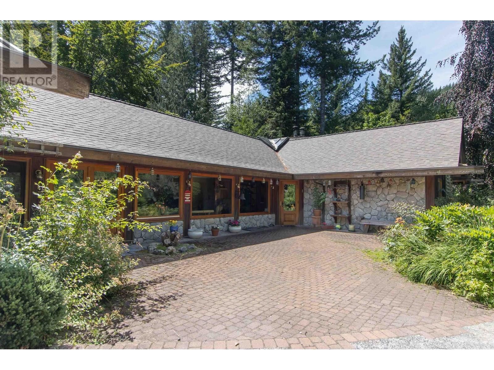 5071 PARADISE VALLEY ROAD, Squamish