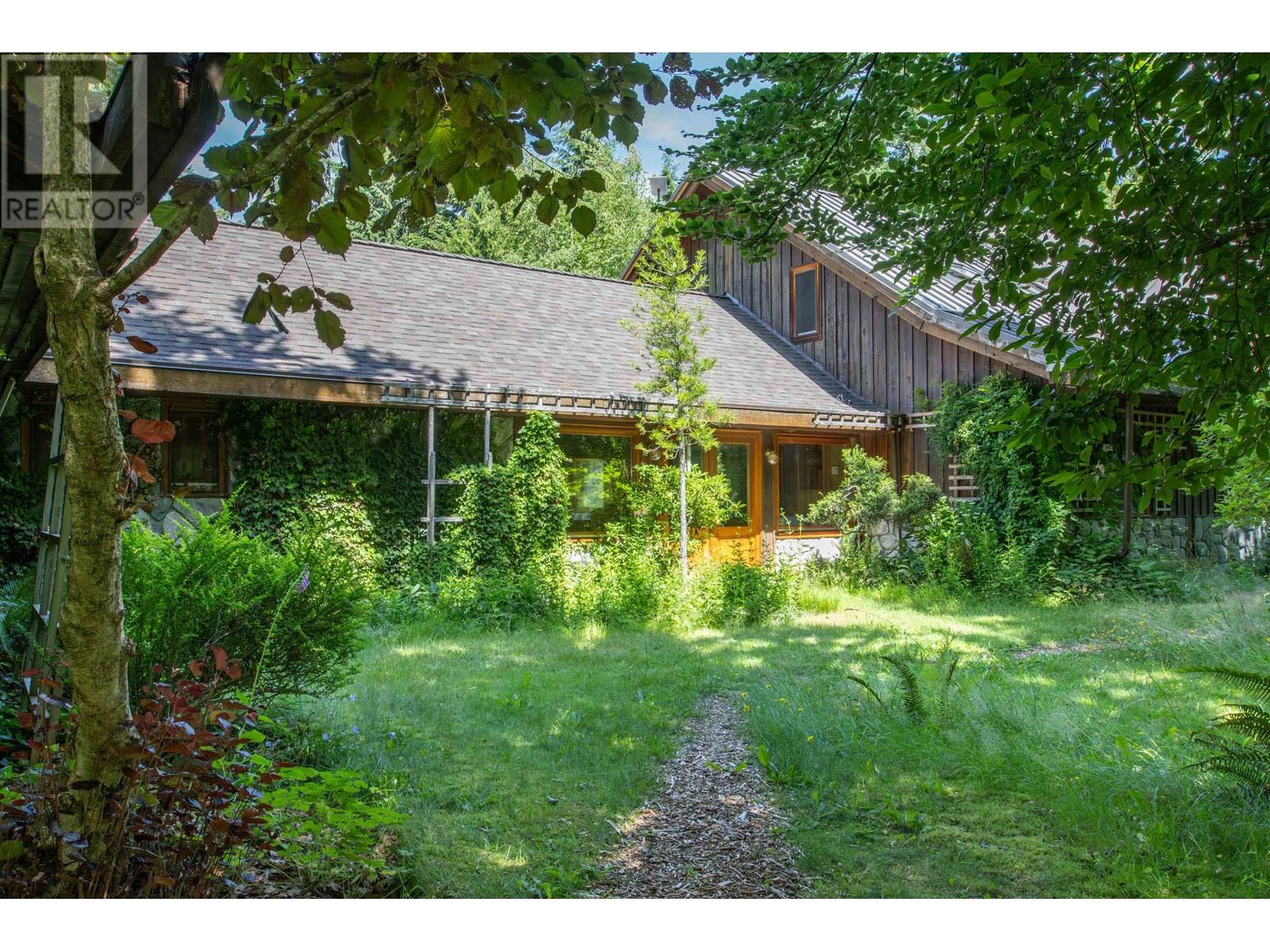 5071 PARADISE VALLEY ROAD, Squamish