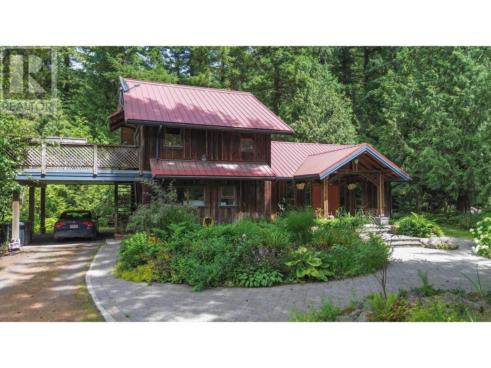5071 PARADISE VALLEY ROAD, Squamish