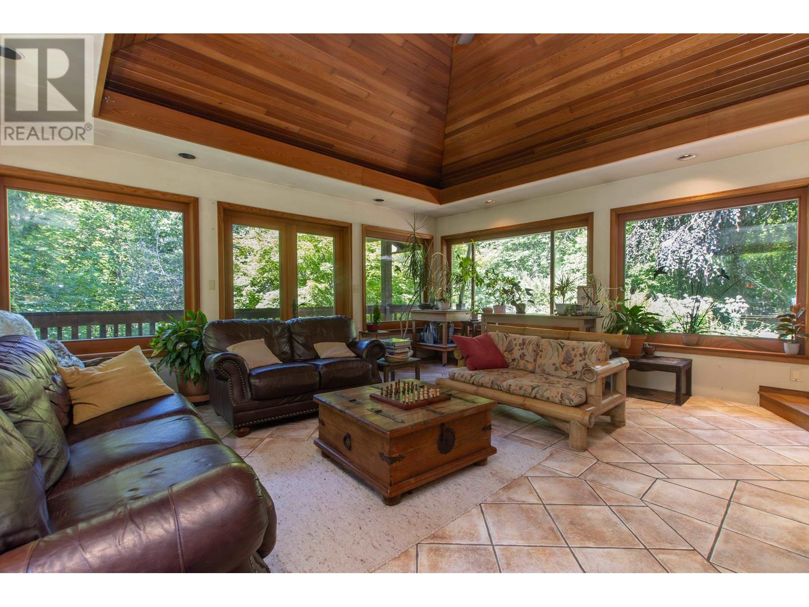 5071 PARADISE VALLEY ROAD, Squamish