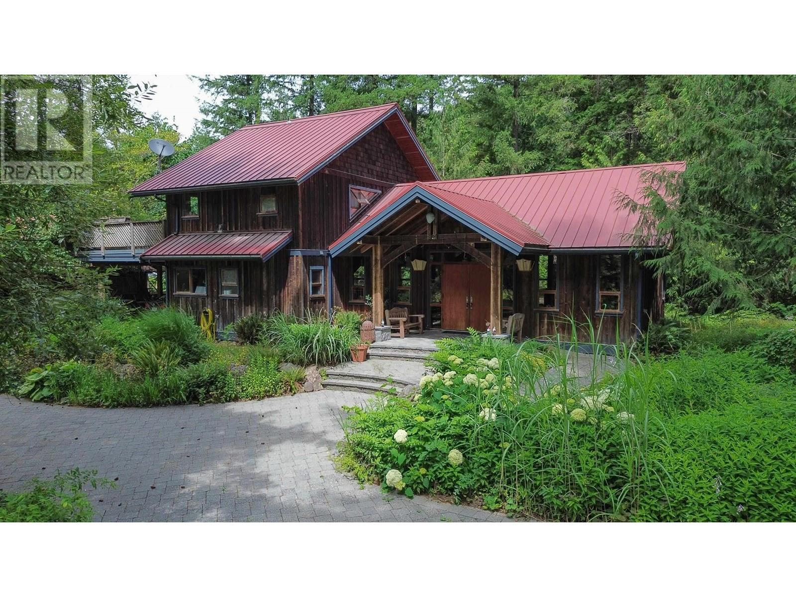 5071 PARADISE VALLEY ROAD, Squamish